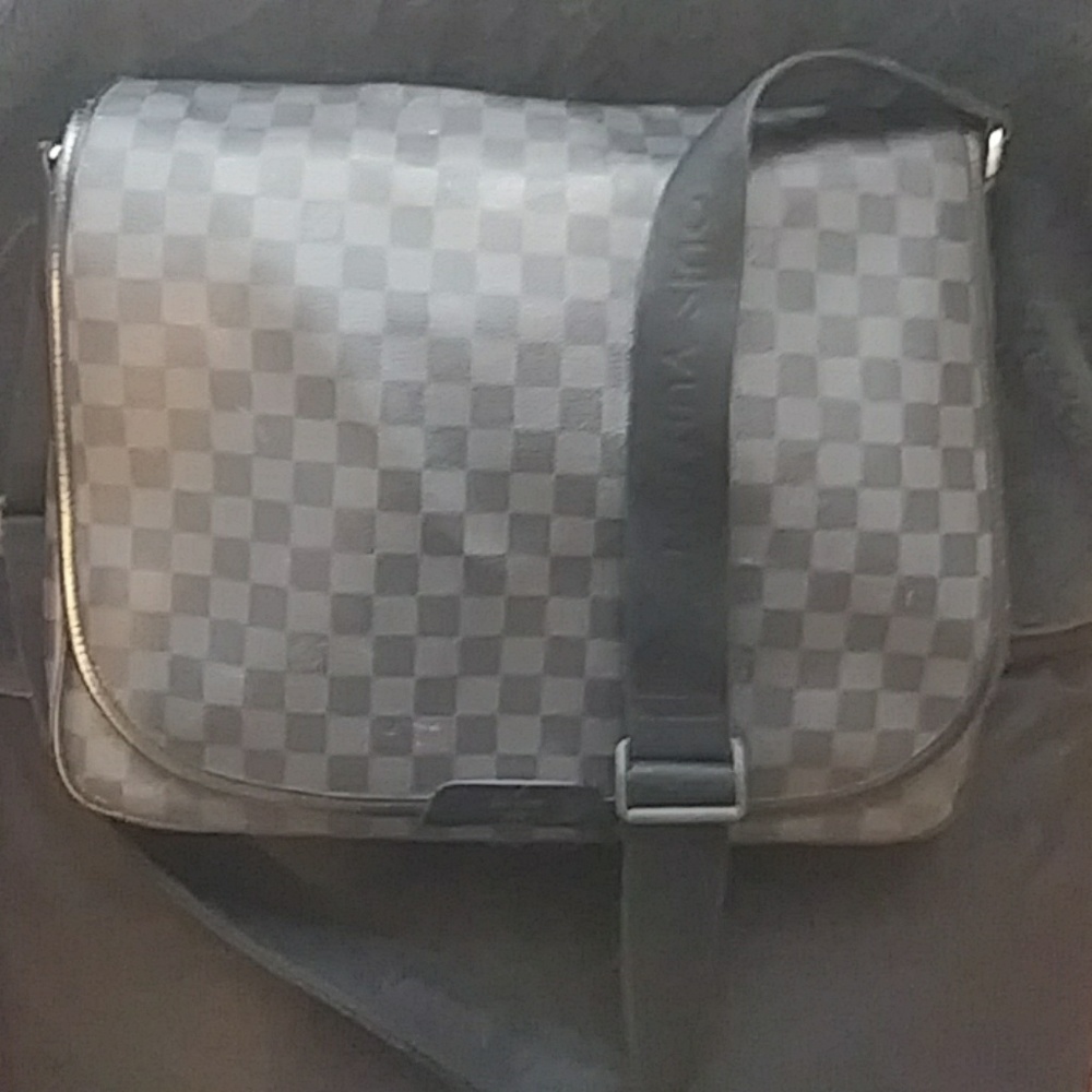 Louis Vuitton Bag (Authentic)